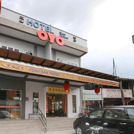 Oyo 89915 East Mount Hotel Kukup Buitenkant foto