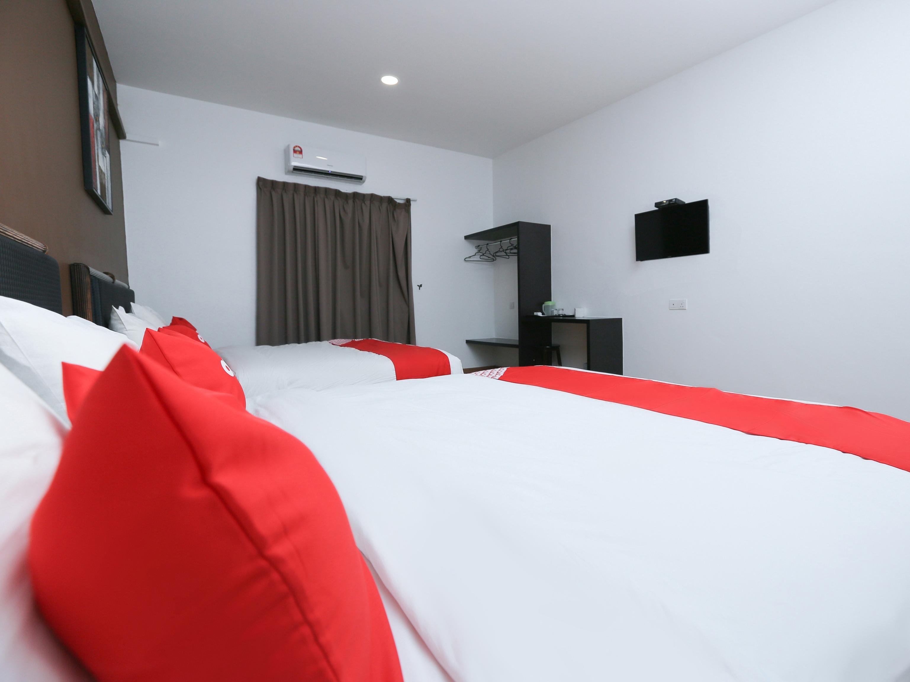 Oyo 89915 East Mount Hotel Kukup Buitenkant foto
