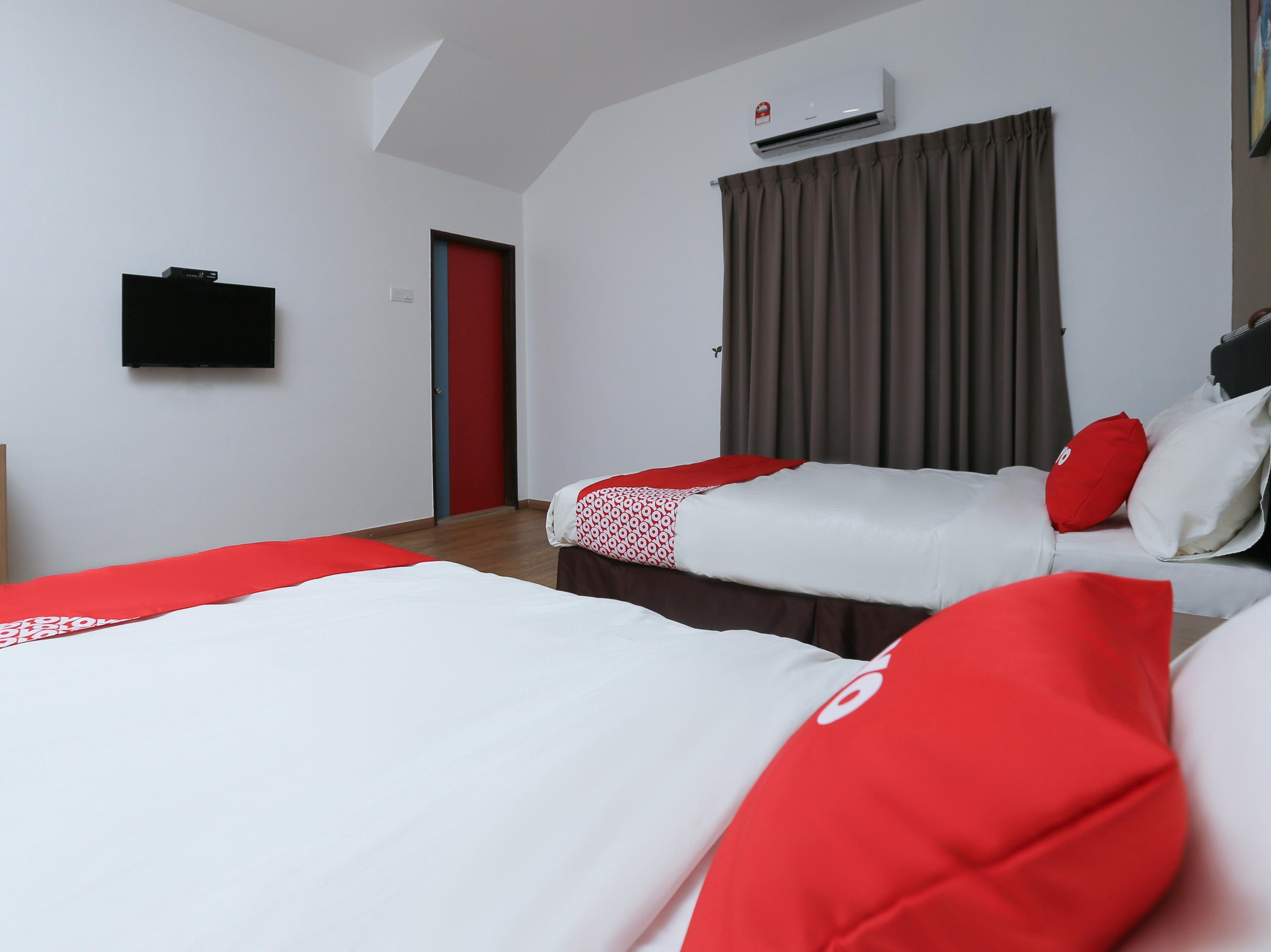 Oyo 89915 East Mount Hotel Kukup Buitenkant foto
