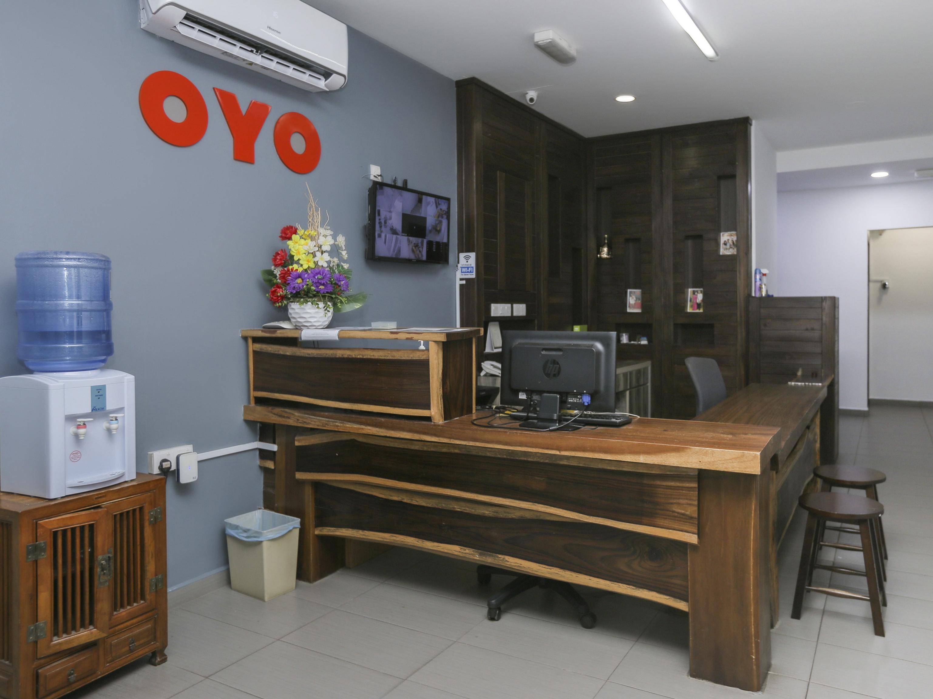 Oyo 89915 East Mount Hotel Kukup Buitenkant foto