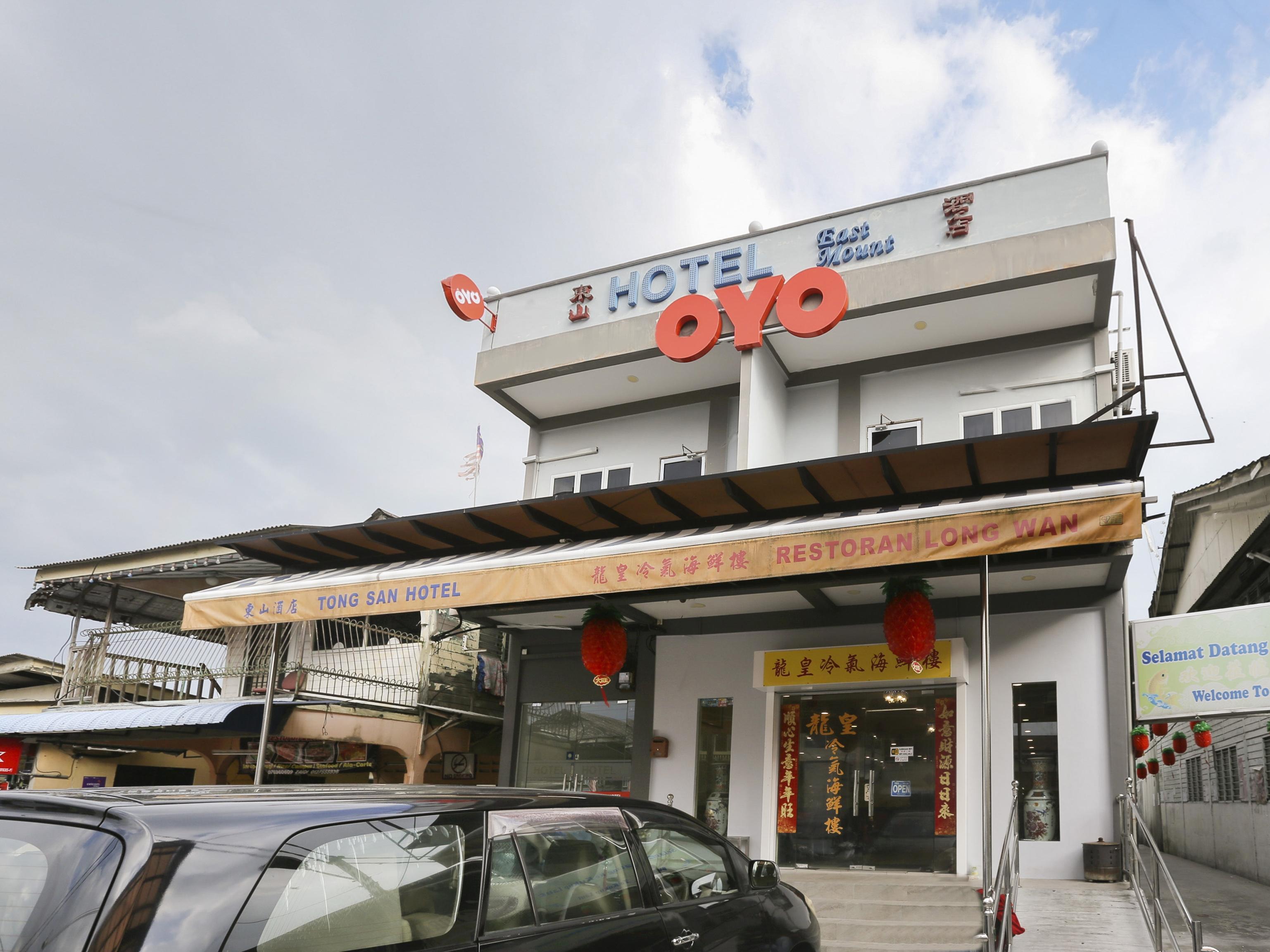 Oyo 89915 East Mount Hotel Kukup Buitenkant foto
