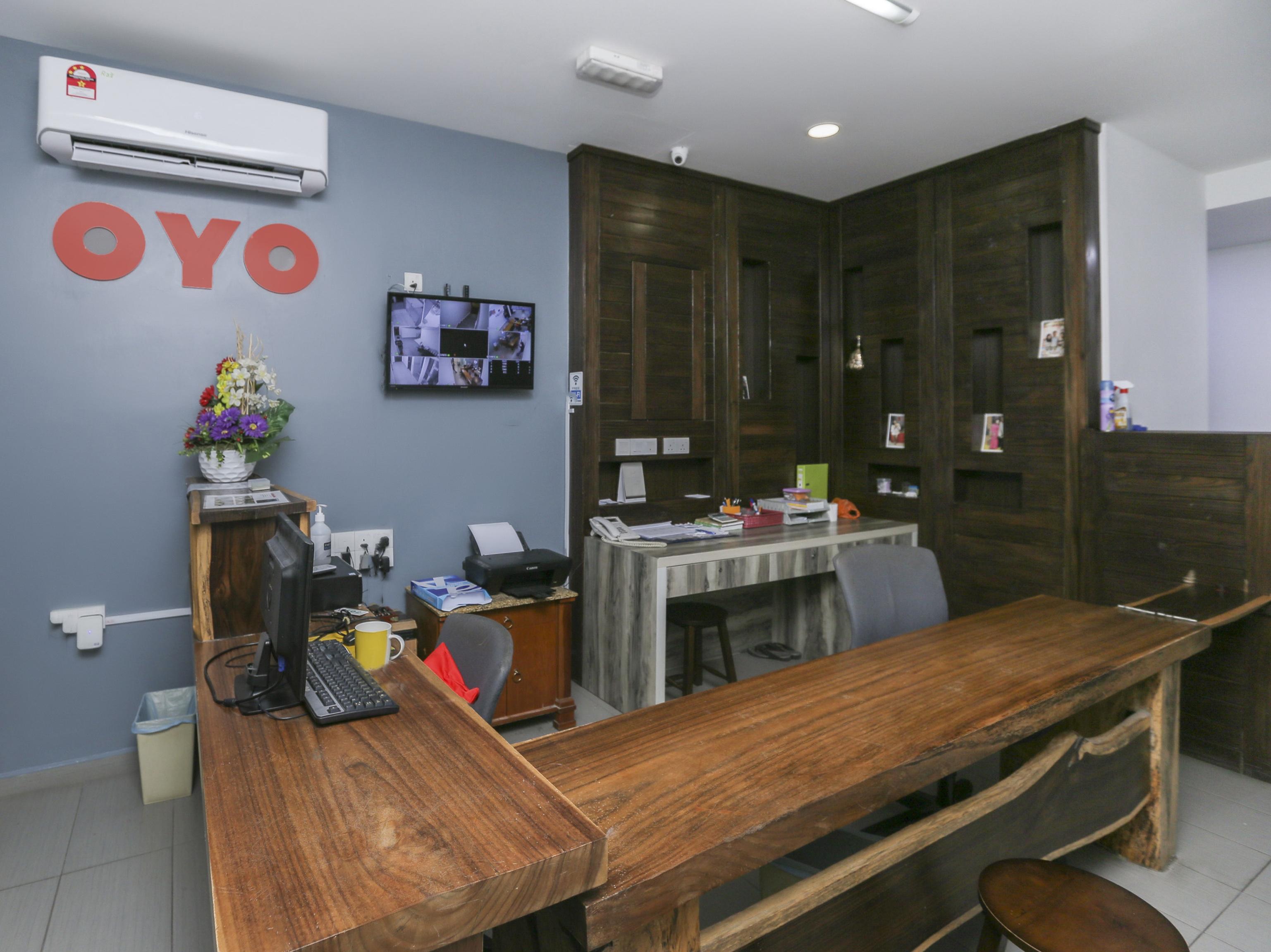 Oyo 89915 East Mount Hotel Kukup Buitenkant foto