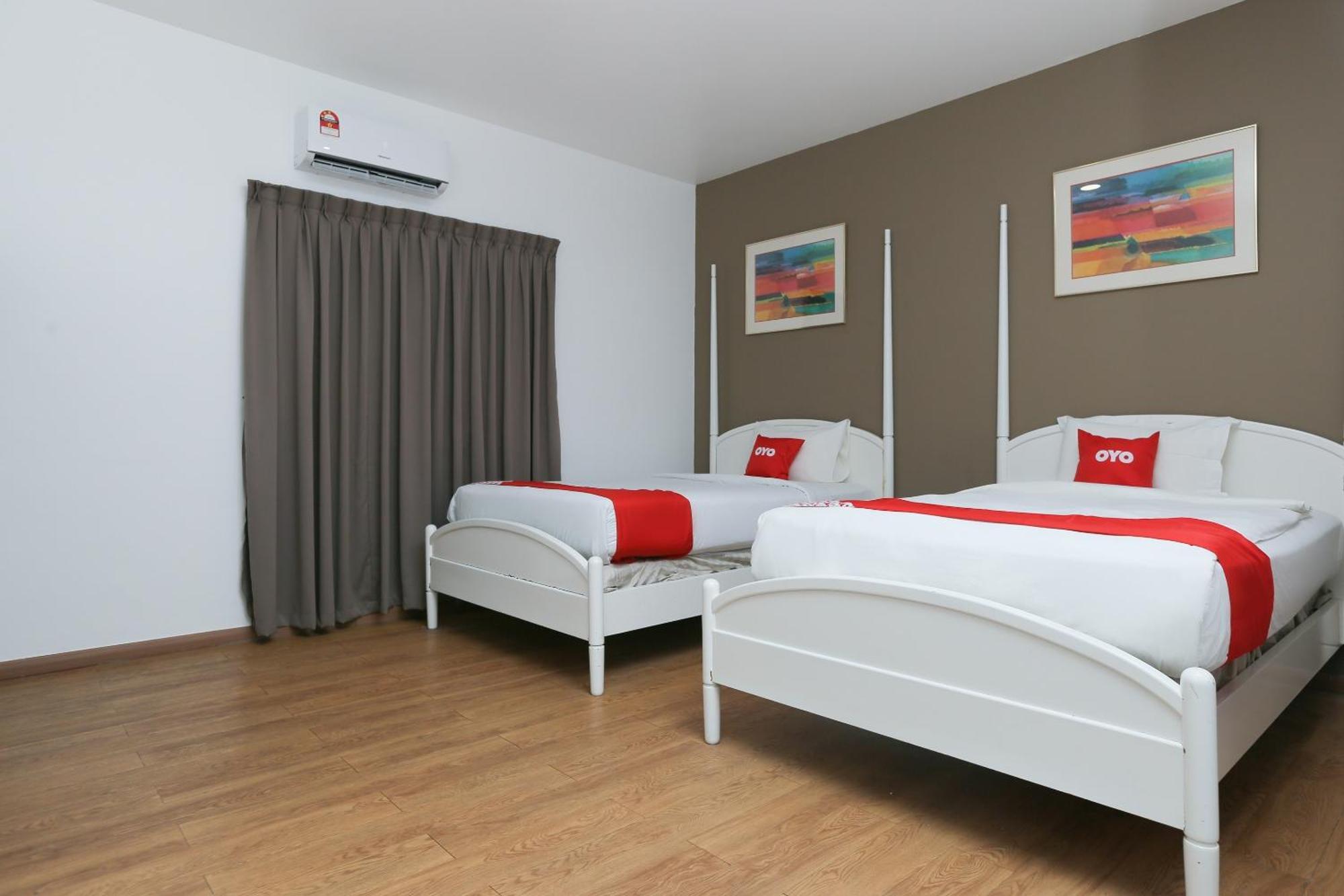 Oyo 89915 East Mount Hotel Kukup Buitenkant foto