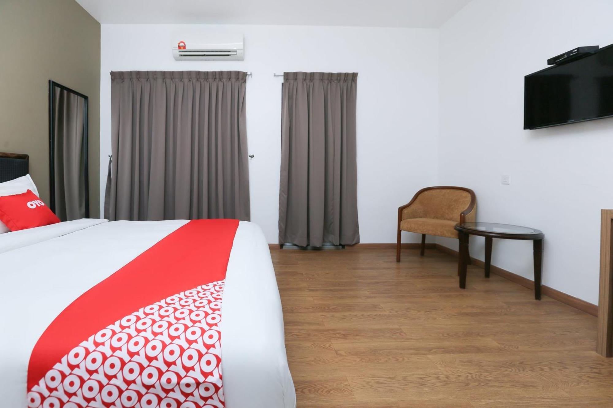 Oyo 89915 East Mount Hotel Kukup Buitenkant foto