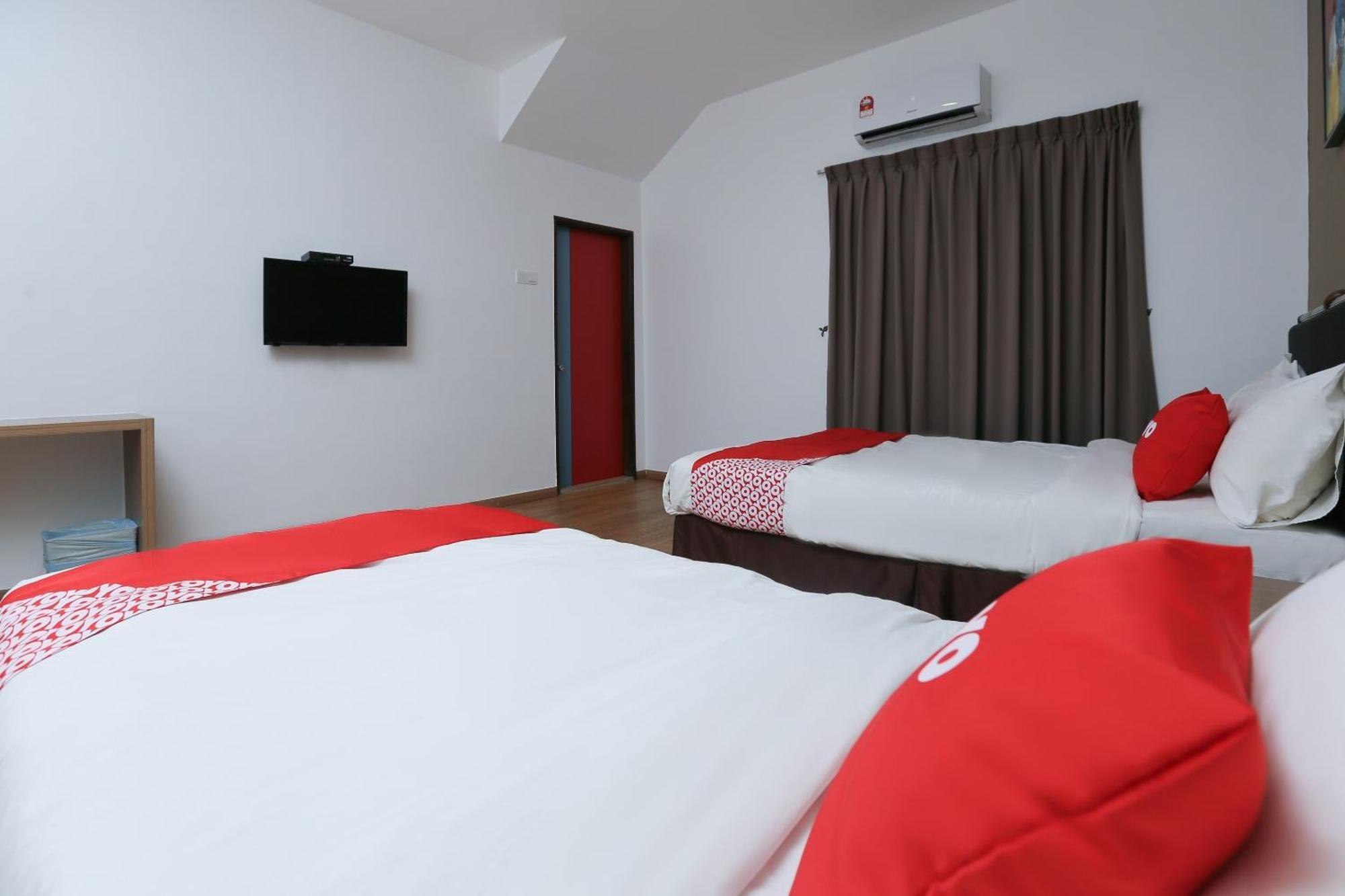 Oyo 89915 East Mount Hotel Kukup Buitenkant foto