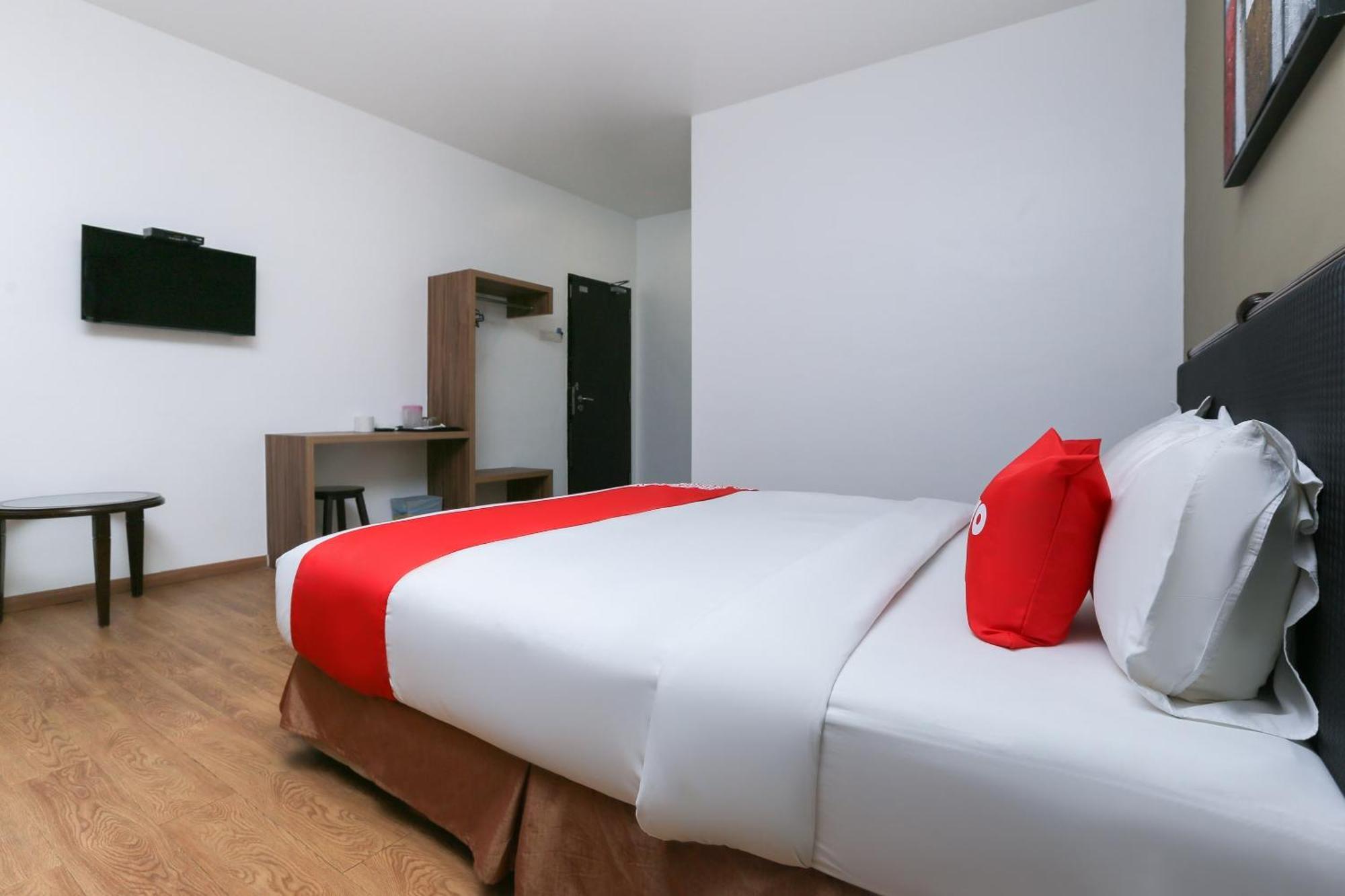 Oyo 89915 East Mount Hotel Kukup Buitenkant foto