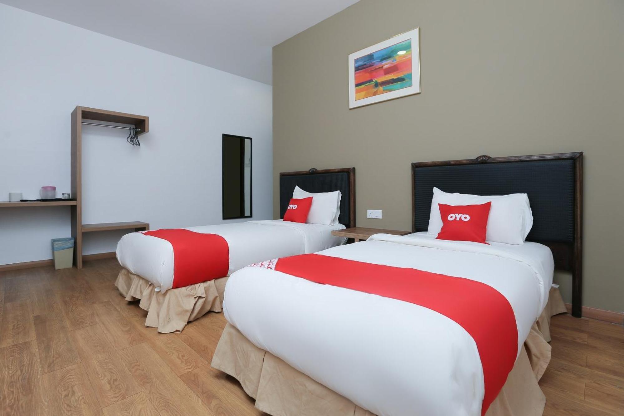 Oyo 89915 East Mount Hotel Kukup Buitenkant foto