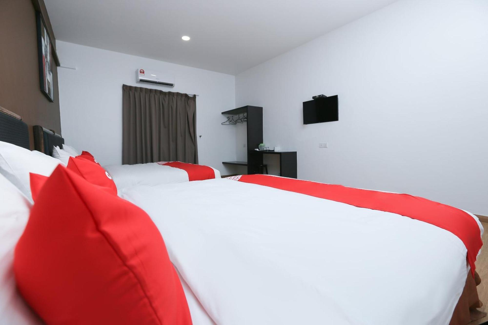 Oyo 89915 East Mount Hotel Kukup Buitenkant foto