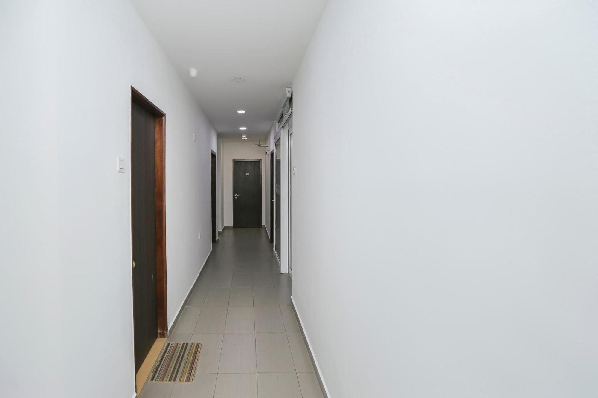 Oyo 89915 East Mount Hotel Kukup Buitenkant foto