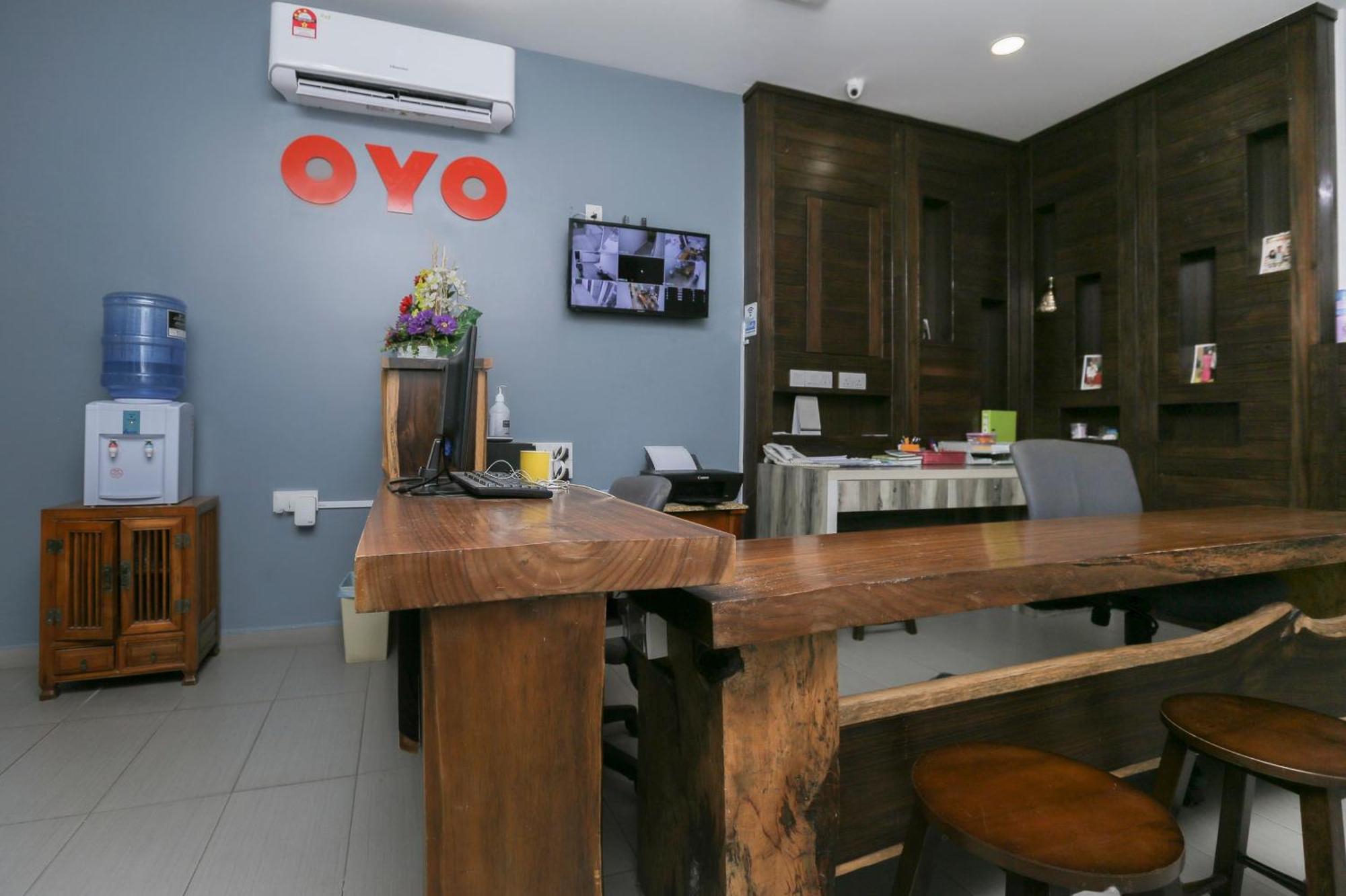 Oyo 89915 East Mount Hotel Kukup Buitenkant foto