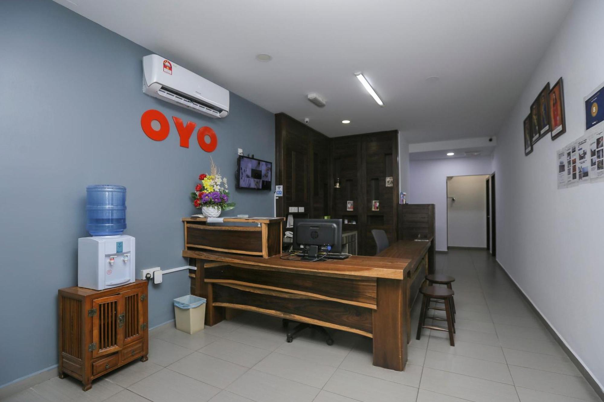 Oyo 89915 East Mount Hotel Kukup Buitenkant foto