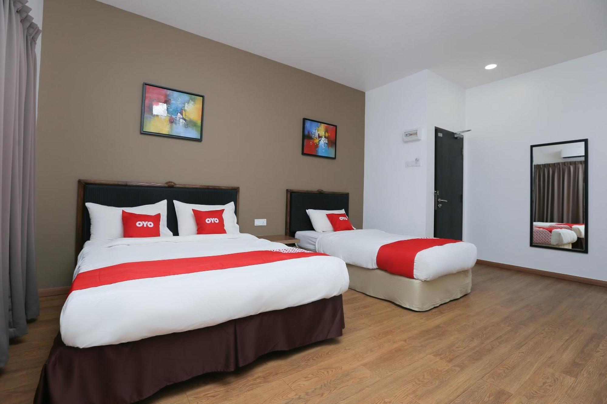 Oyo 89915 East Mount Hotel Kukup Buitenkant foto