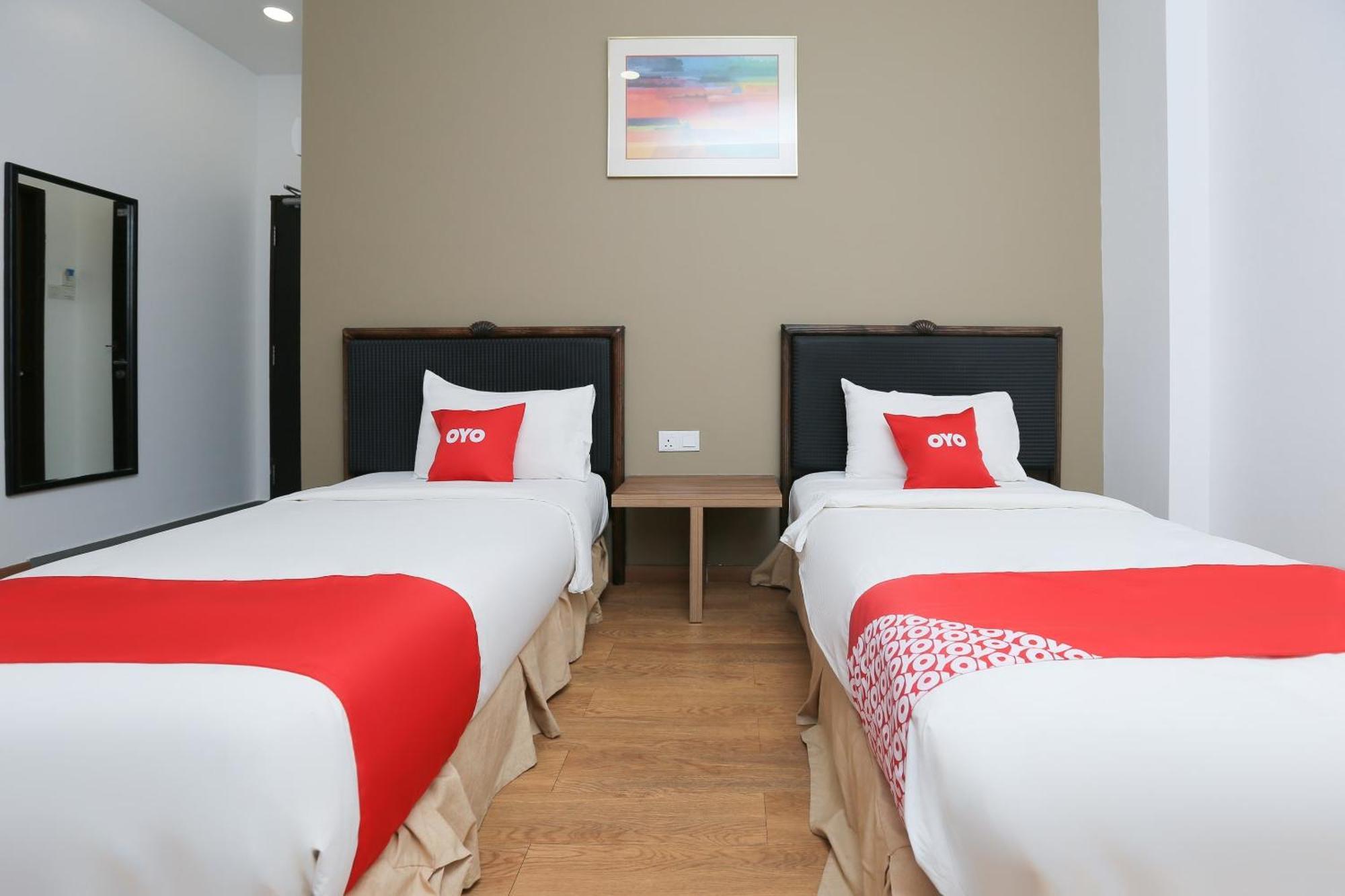 Oyo 89915 East Mount Hotel Kukup Buitenkant foto