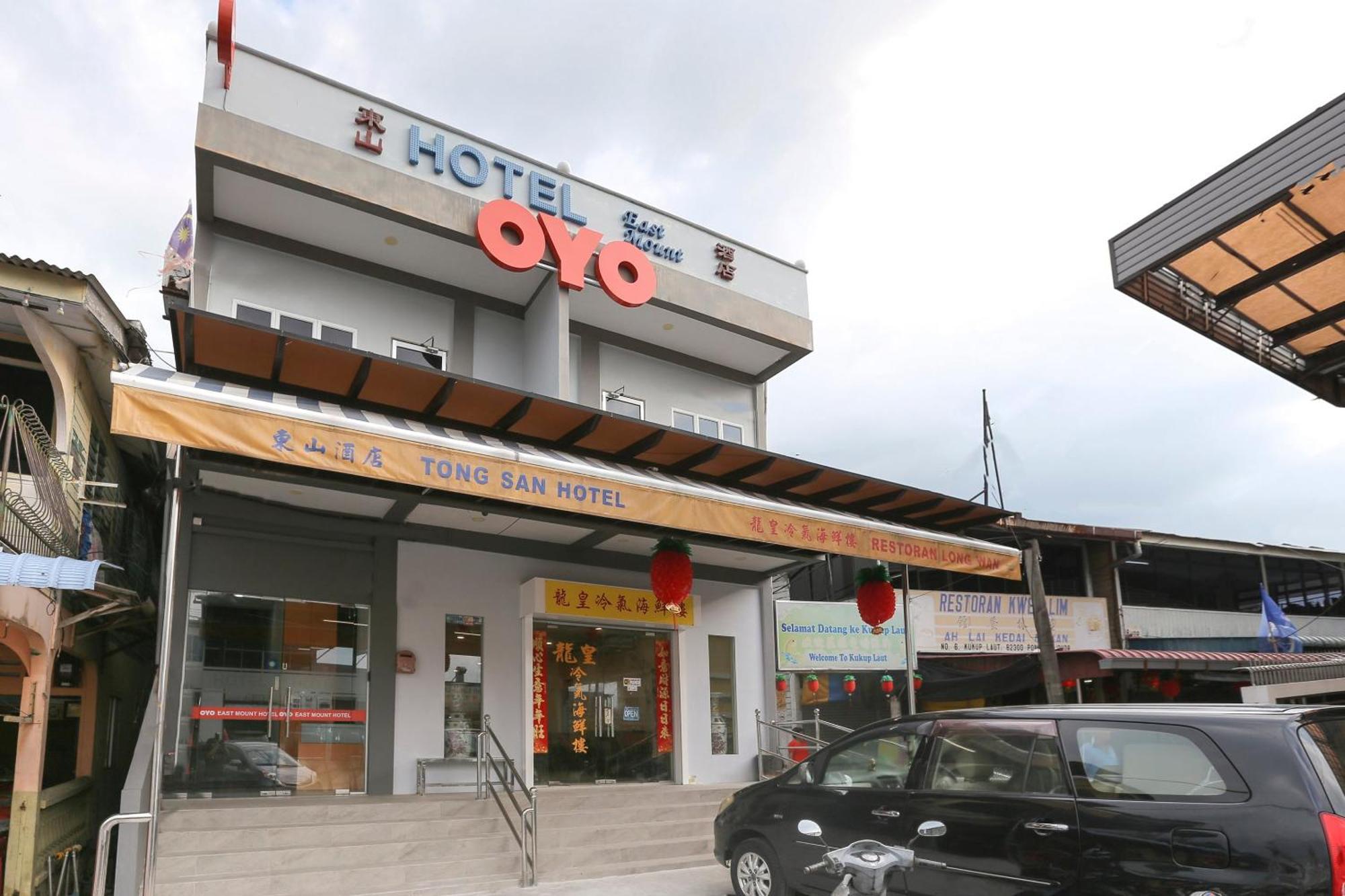 Oyo 89915 East Mount Hotel Kukup Buitenkant foto