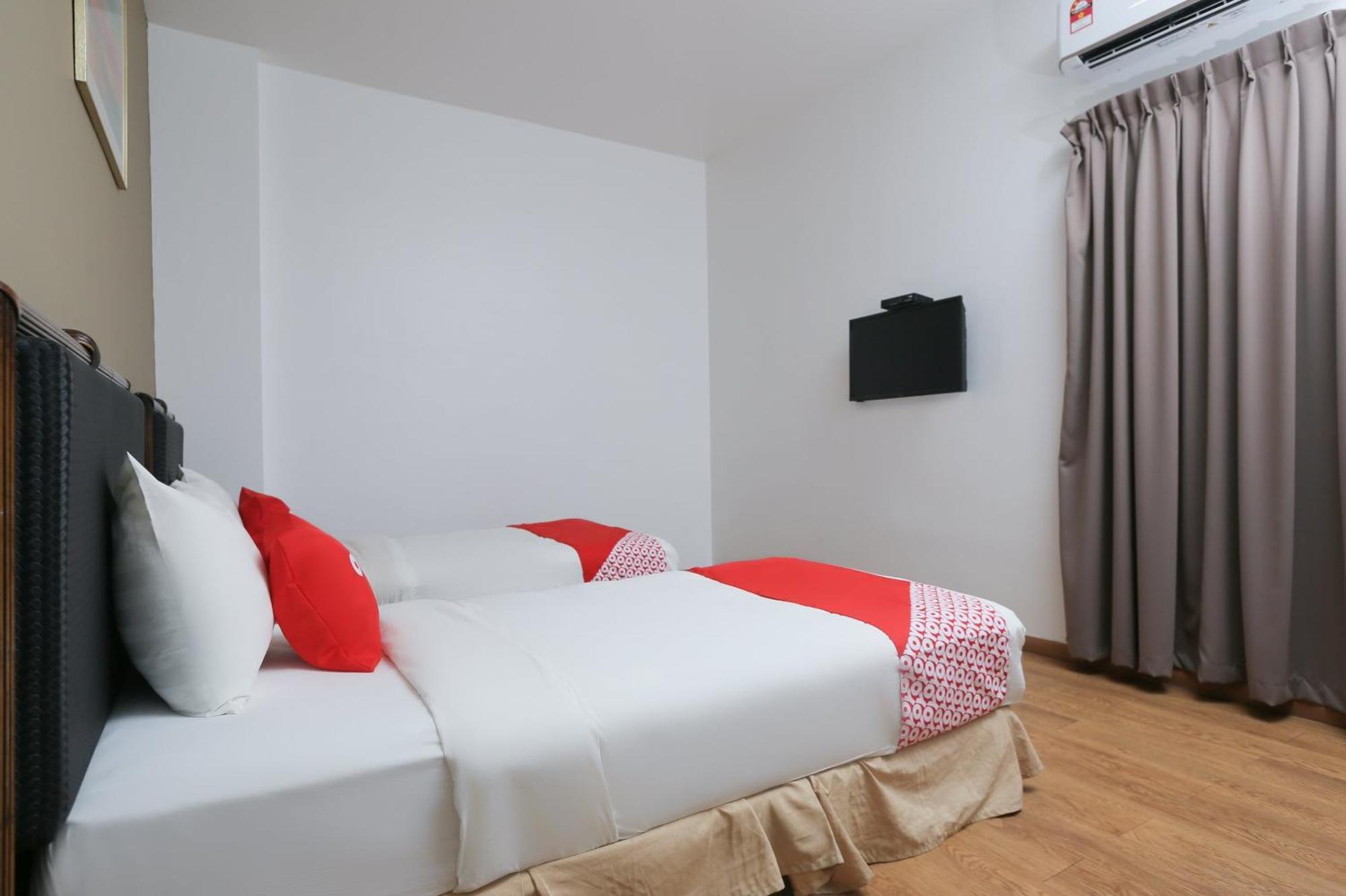 Oyo 89915 East Mount Hotel Kukup Buitenkant foto