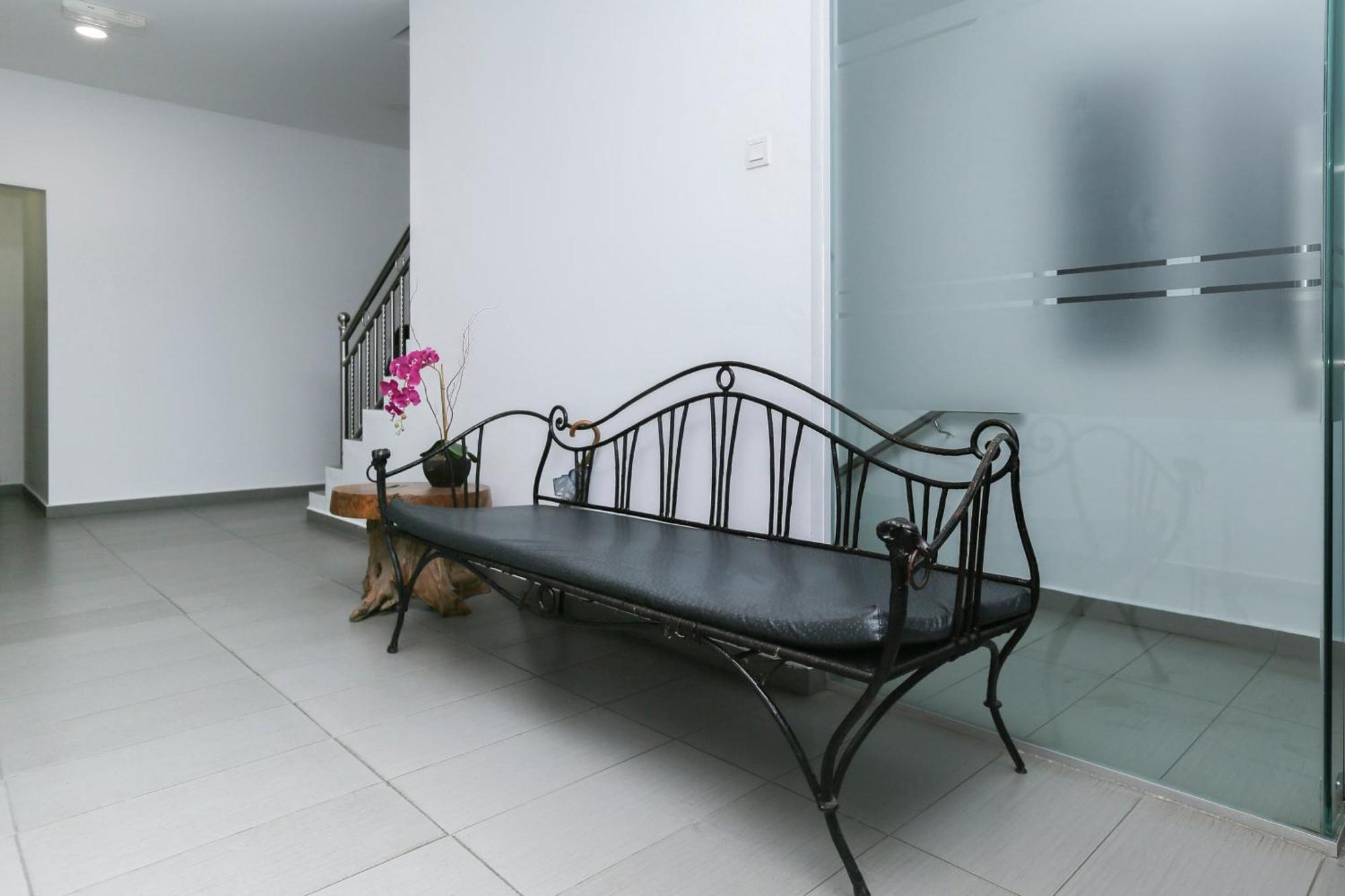 Oyo 89915 East Mount Hotel Kukup Buitenkant foto