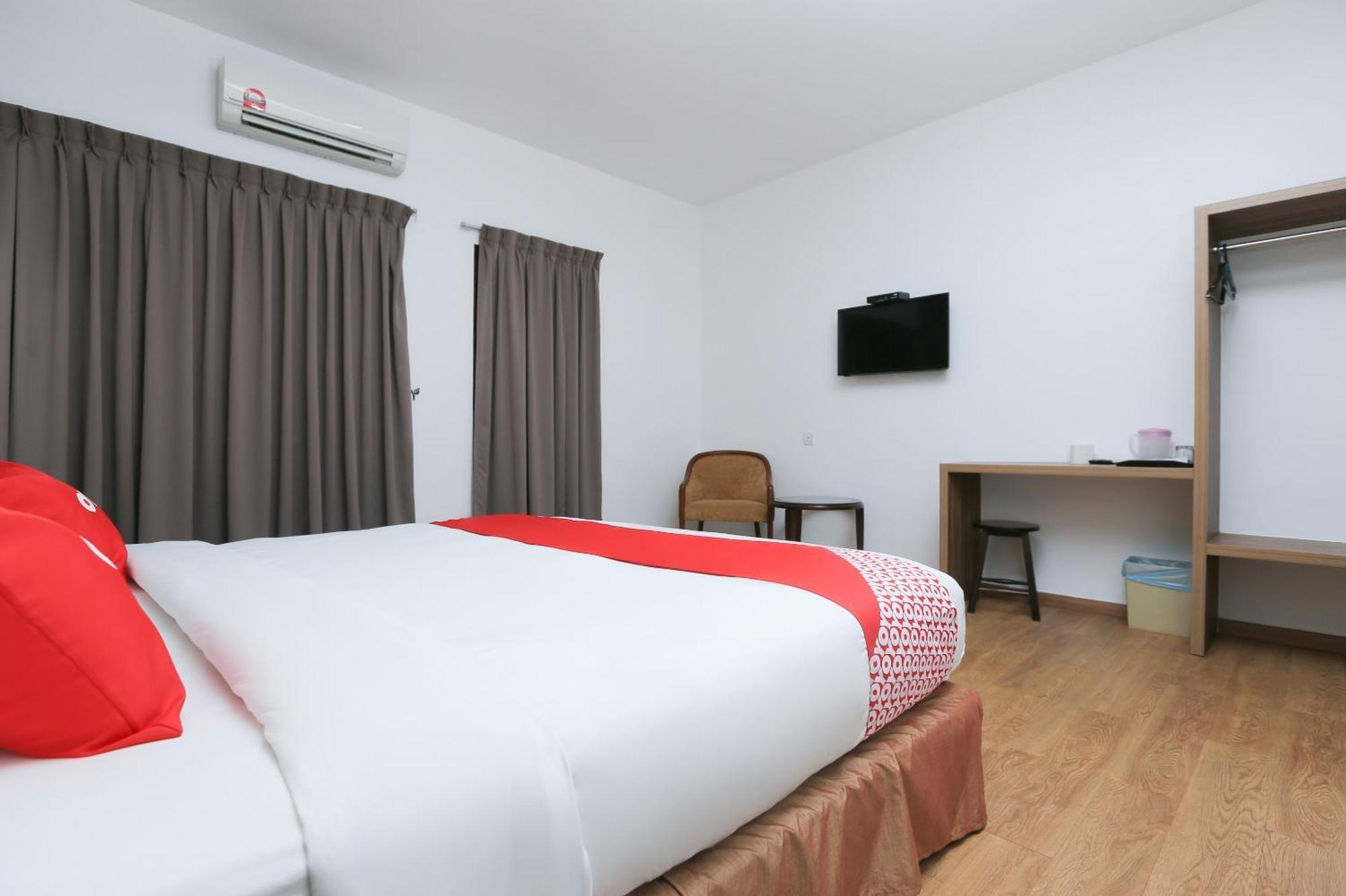 Oyo 89915 East Mount Hotel Kukup Buitenkant foto