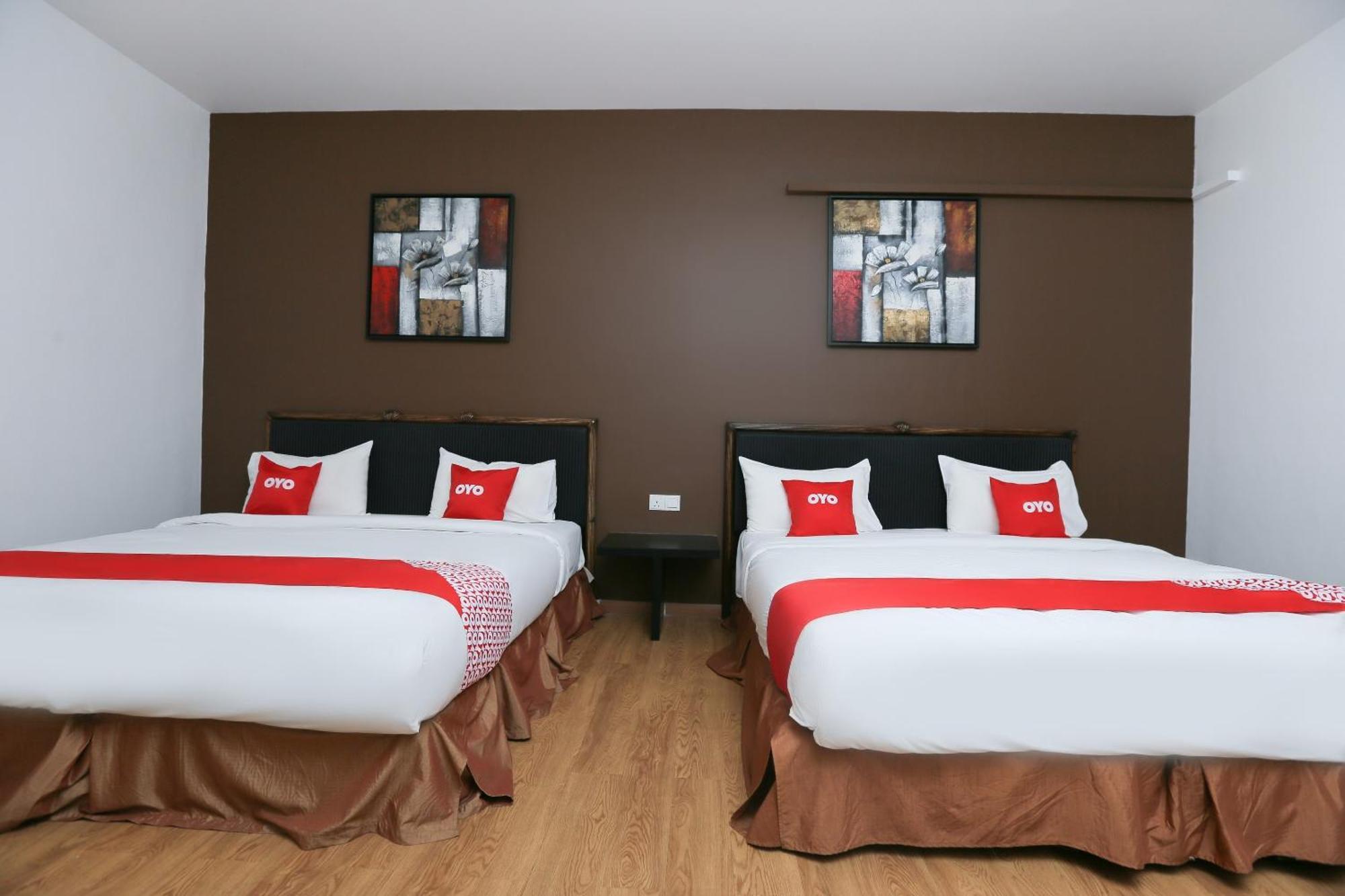 Oyo 89915 East Mount Hotel Kukup Buitenkant foto