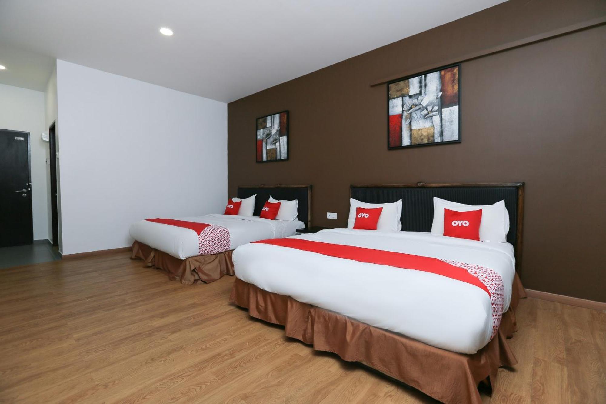 Oyo 89915 East Mount Hotel Kukup Buitenkant foto