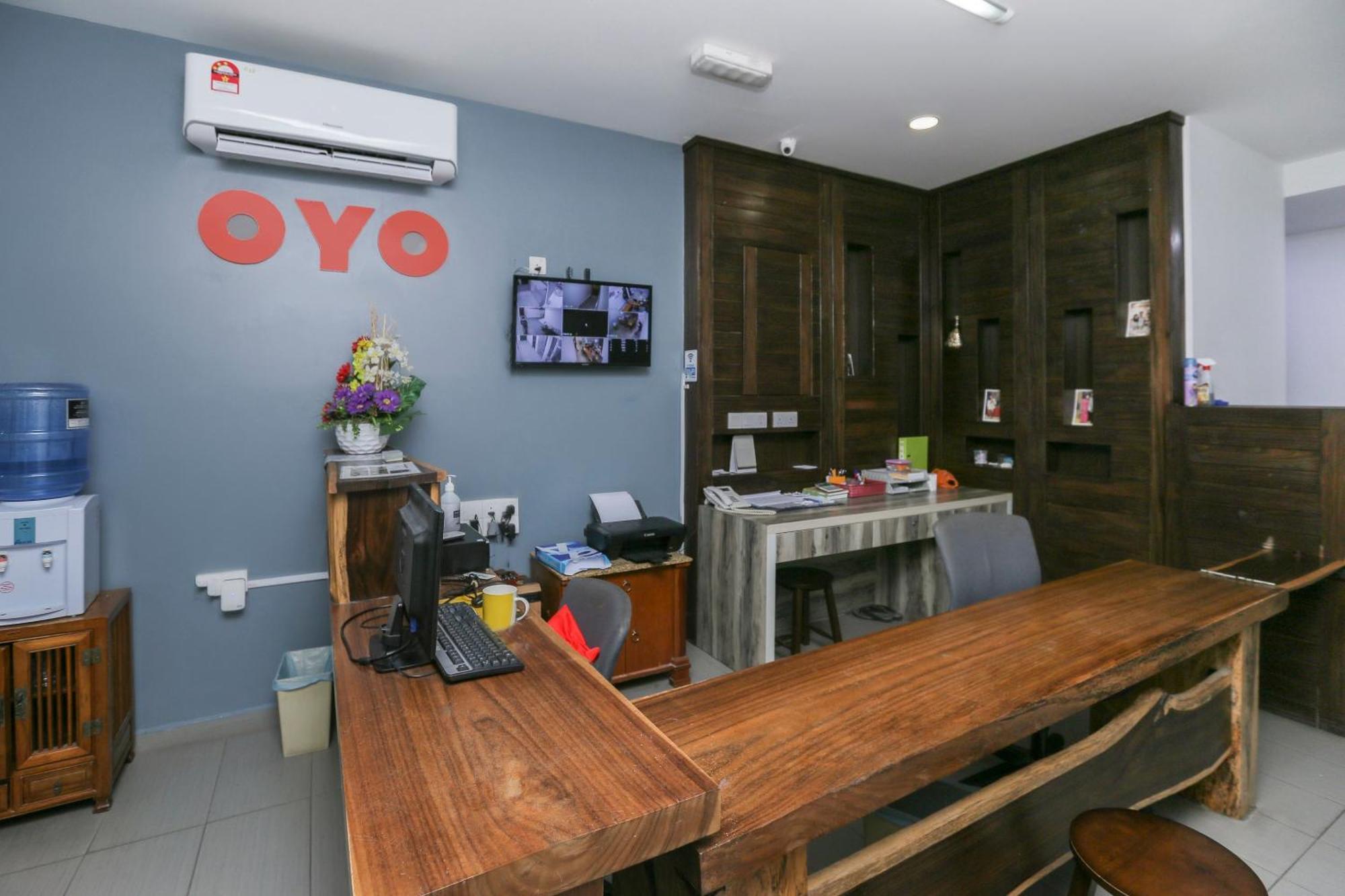 Oyo 89915 East Mount Hotel Kukup Buitenkant foto
